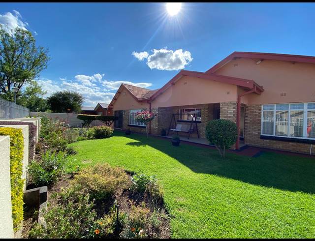 4 BEDROOM HOUSE FOR SALE IN LENNOXTON